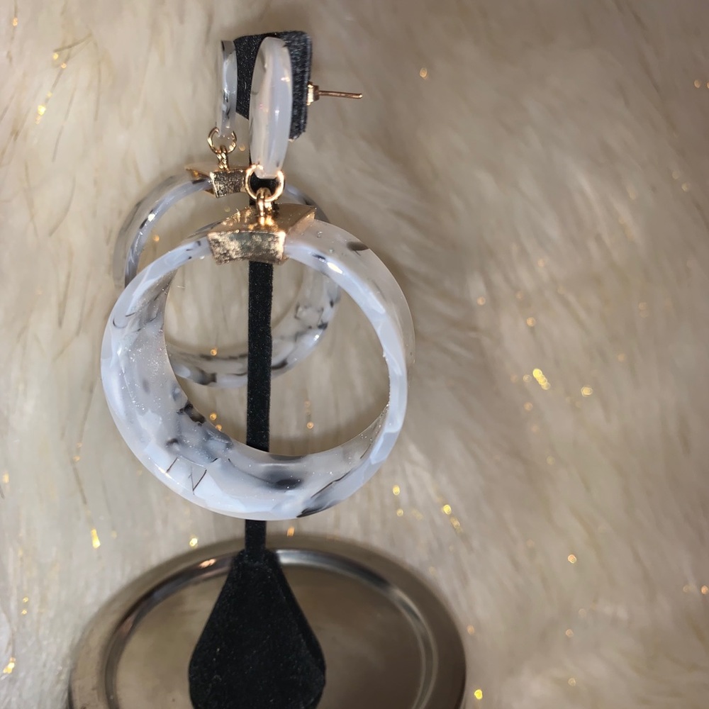 Acrylic earrings - Picture 4 of 5